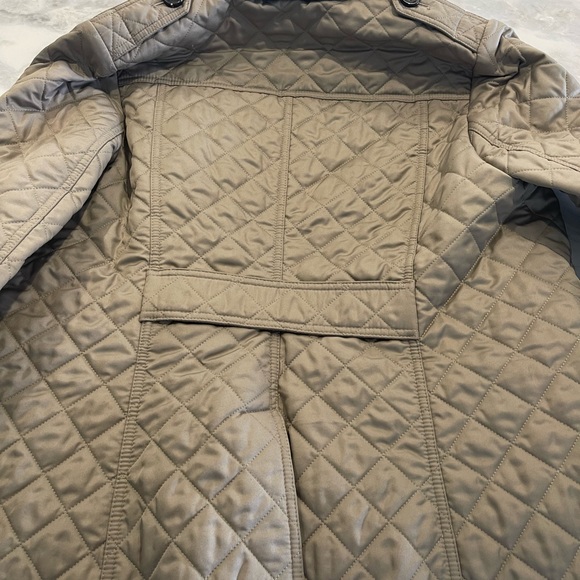 Authentic Burberry Jacket - Picture 6 of 8